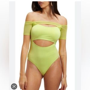 Good American off the shoulder like green bodysuit NWT